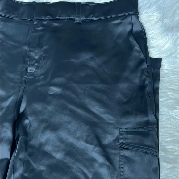 New Torrid Relaxed Taper Satin Cargo Pant Sleek Satin Pants size 16 - Picture 12 of 16